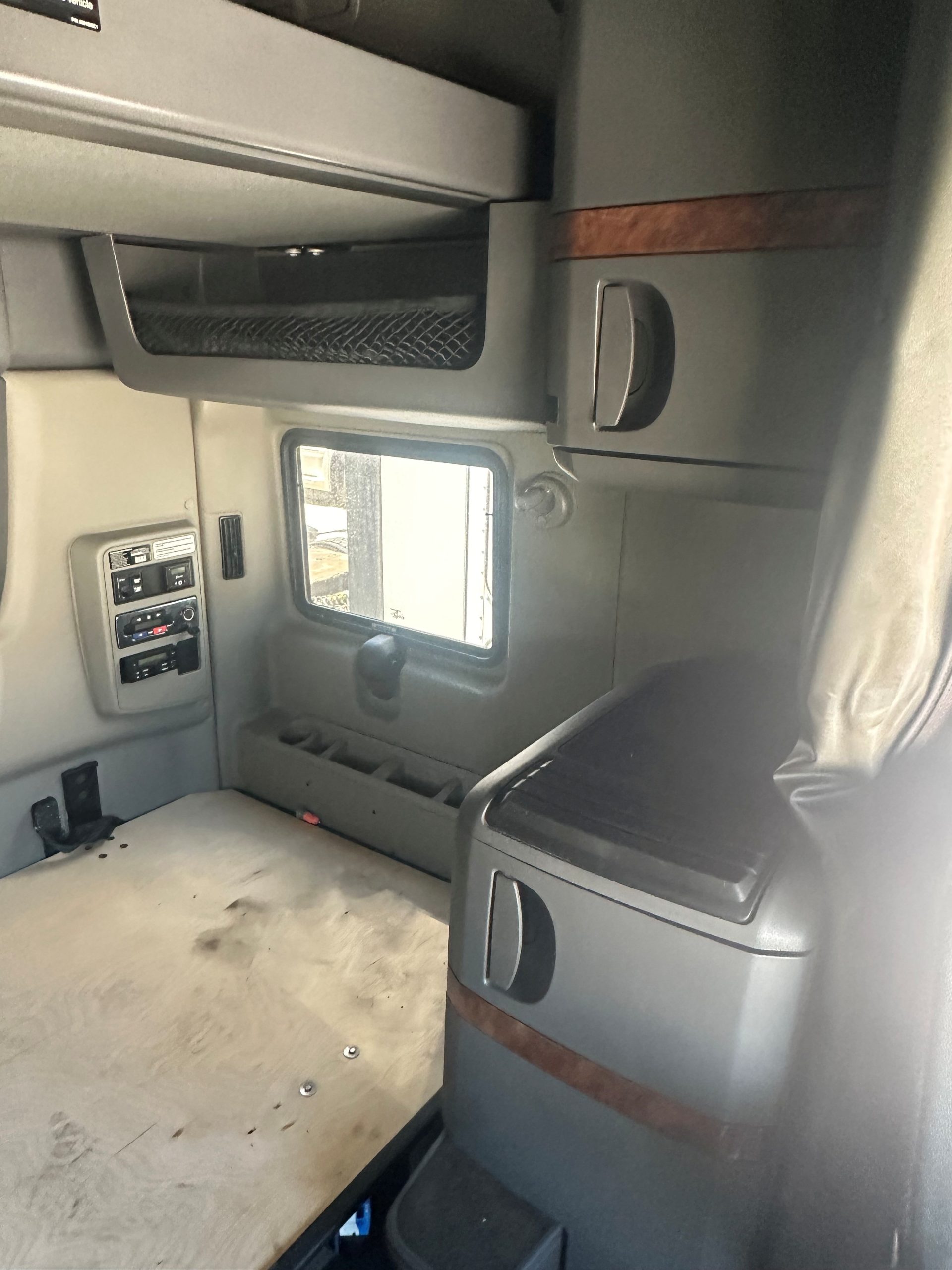 '19-'20 International LT photo 5